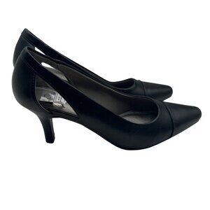 LifeStride Size 6.5 Classic Black Pointed Toe Heels Cutout Detail
